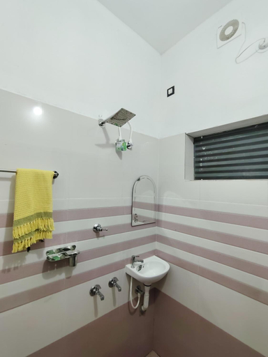 Bathroom 2, Mundro Arcadia- Petharayil Homestay, Kollam