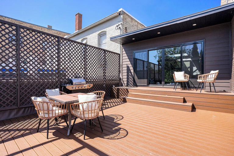Exterior 4, Love Mi Getaway Loft with Deck 110, Ottawa