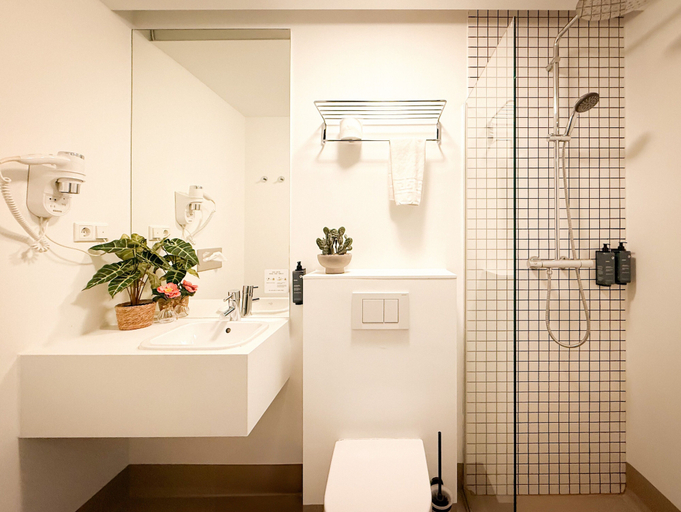 Bathroom 5, De Pijp Boutique Hotel, Amsterdam