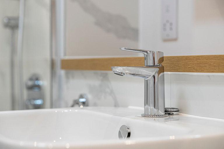 Bathroom, Quiet Luxe Escape 65s Only, Surrey