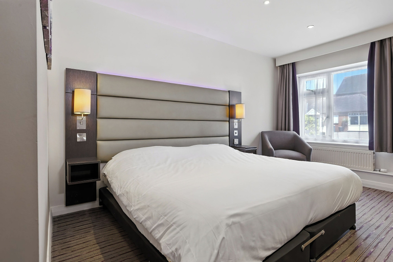 Bedroom 2, The Sparrow Hotel, Warwickshire