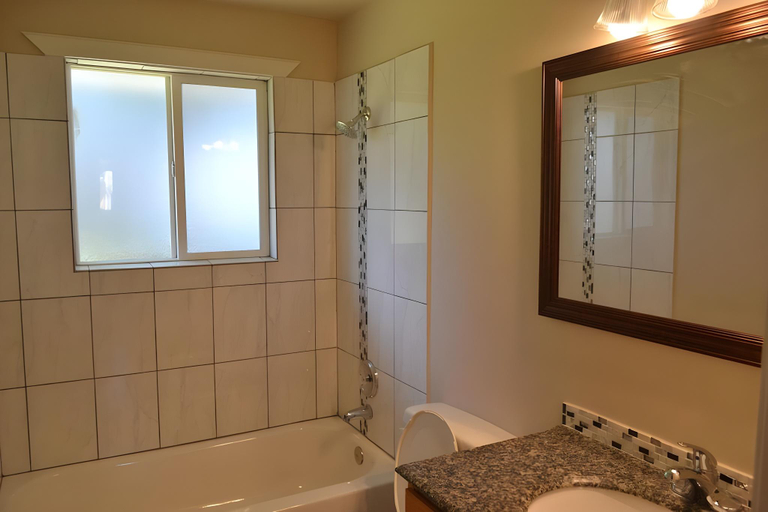 Bathroom 4, Skyway Inn - Seatac, SeaTac