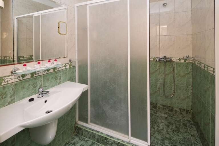 Bathroom 5, Mena Palace Hotel - All Inclusive, Nesebar
