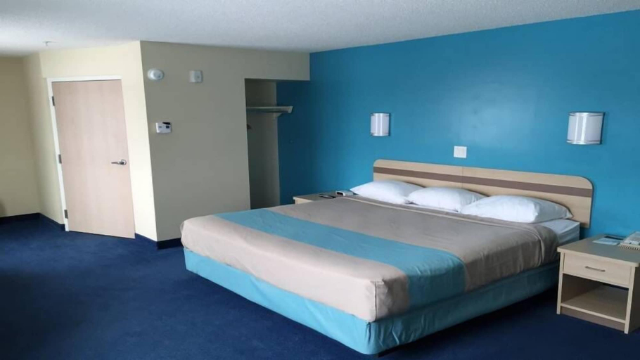 Bedroom 3, Super 8 by Wyndham Estevan, Division No. 1