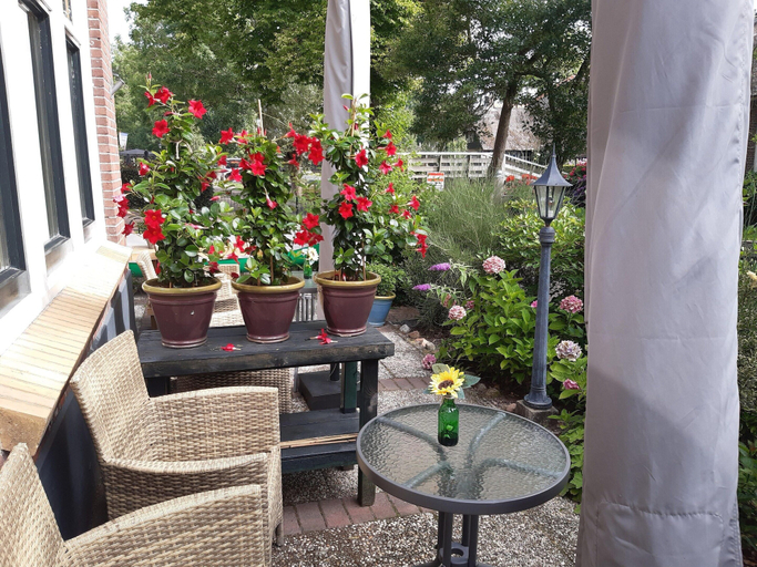 Balcony 3, Lodge in Giethoorn With Breakfast, Steenwijkerland