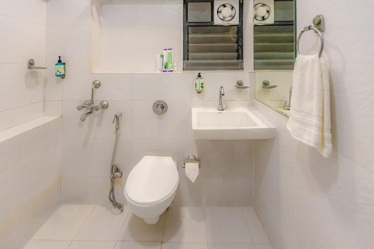 Bathroom 5, Treebo Shembekars Inn, Nagpur