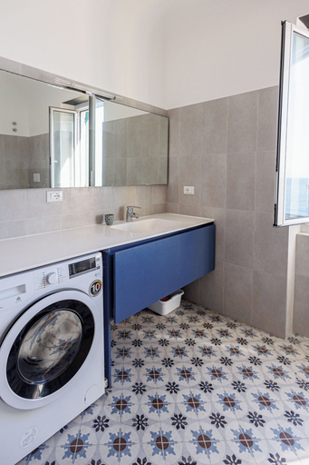 Bathroom 4, Newly Renovated Ocean View Flat, Genova