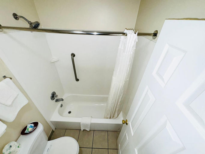 Bathroom 5, Euro Inn & Suites of Slidell, Saint Tammany