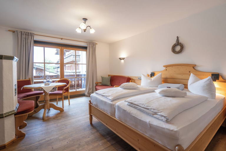 Bedroom 4, Beim Nuihausa, Traunstein