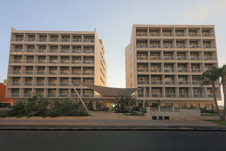 Exterior & Views 2, HOTEL DELFINO TARANTO, Taranto