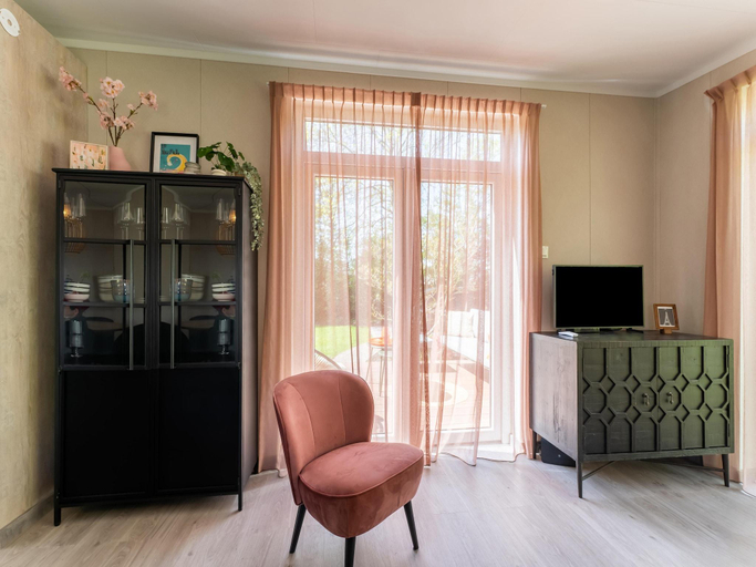 Others 3, Luxury chalet near Ouddorp with garden, Goedereede