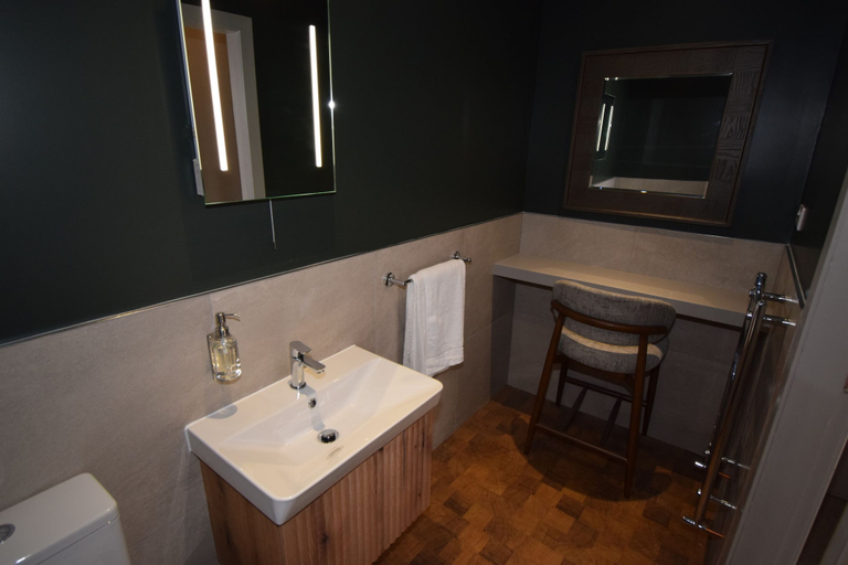 Bathroom 3, The Elphinstone Hotel, South Lanarkshire