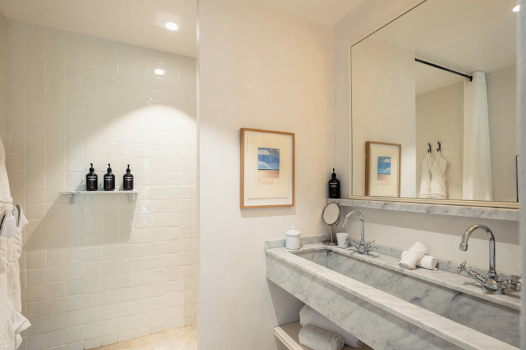 Bathroom 5, Les Roches Rouges, a Beaumier hotel, Var
