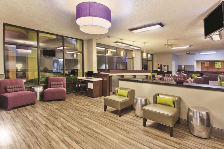 Public Area 3, La Quinta Inn & Suites by Wyndham Charleston Riverview, Charleston