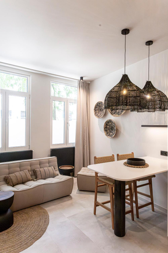 Others 4, Perfect-Stay, Antwerpen