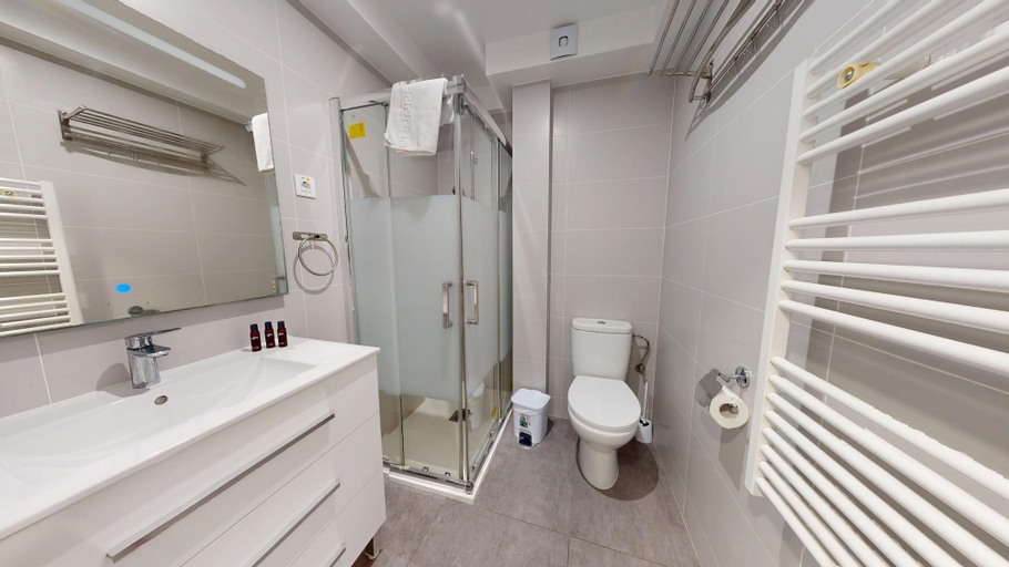 Bathroom 4, MyFlats Premium Teatro, Alicante