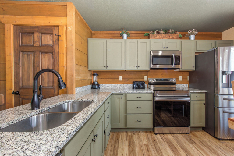 Private kitchen 3, Running Bear, Sevier