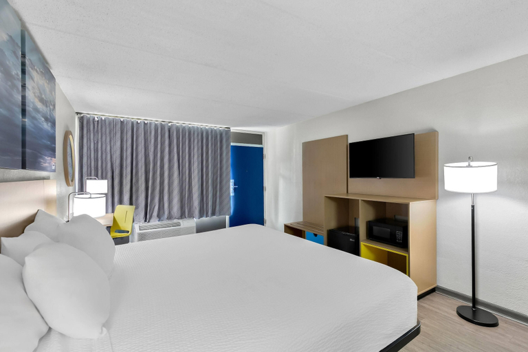 Bedroom 3, Days Inn by Wyndham Seneca / Clemson Area, Oconee