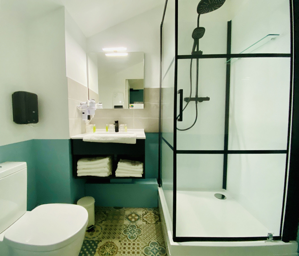 Bathroom 4, Hotel du Tregor, Côtes-d'Armor