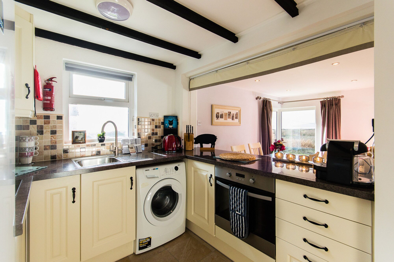 Room 5, Cosy two Bedroom Cottage in Waterville With sea Views