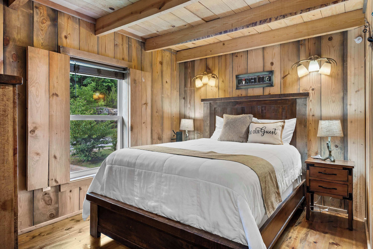 Bedroom 3, Antler Summit Trio - For 14, Taney