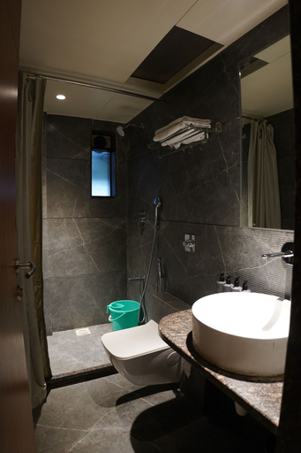 Bathroom 3, Hotel Sadanand Regency - Balewadi, Baner, Pune