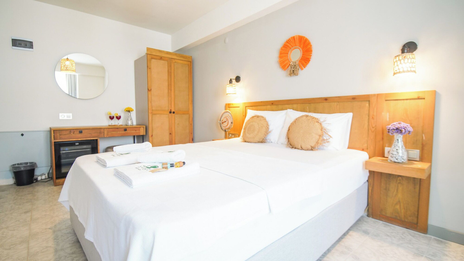 Room 4, Marika Bozcaada, Bozcaada