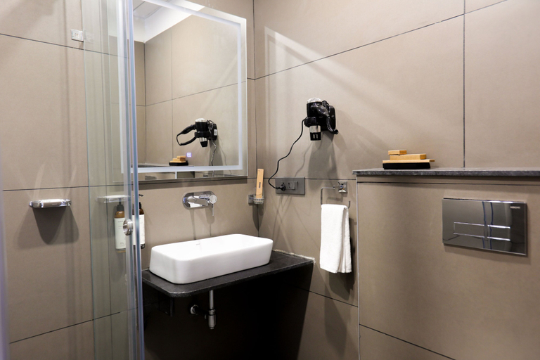 Bathroom 3, Hotel Kyzen - Hitec city, Hyderabad, Hyderabad