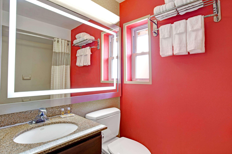 Bathroom 4, Days Inn by Wyndham Ridgefield NJ, Bergen