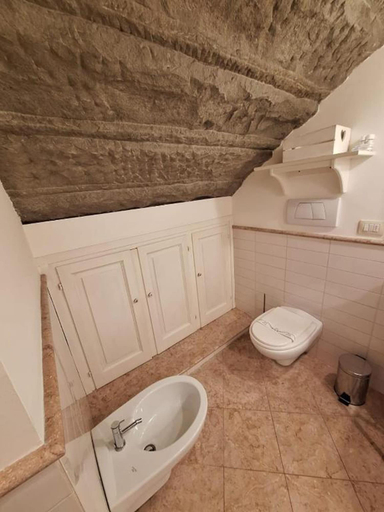 Bathroom 5, Cozy & Charming Florentine Hideaway, Florence