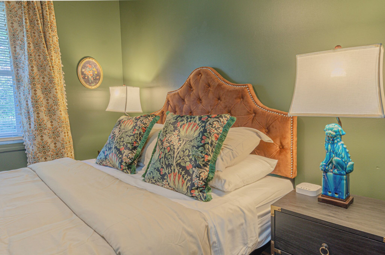 Room 5, Modern Luxury Cottage with Pool, Muscogee