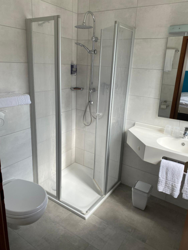 Bathroom 5, Hotel Rebstock, Cochem-Zell