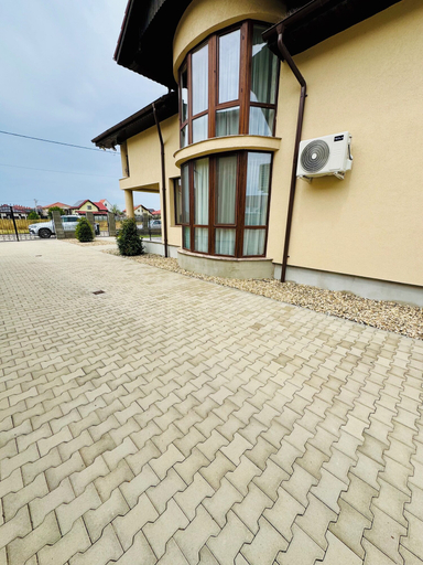 Courtyard, Roua Residence, Vladimirescu