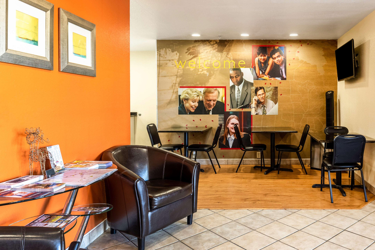 Public Area 2, Rodeway Inn, Bell