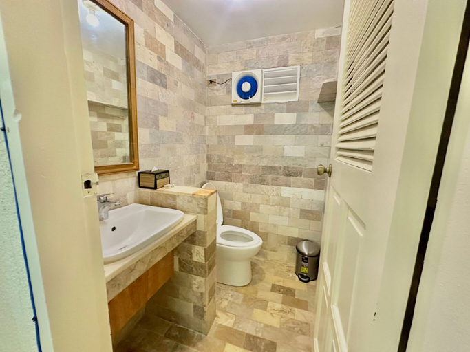Bathroom 3, Coco Sunset Beach Resort, San Juan