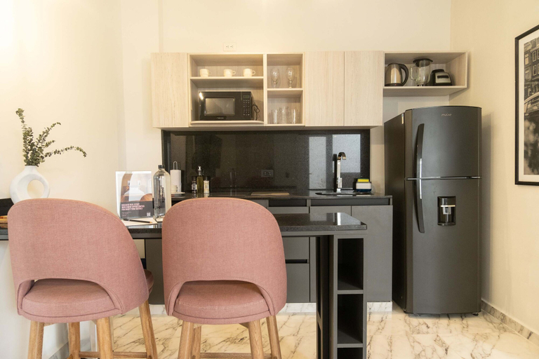 Room 5, w Lovely 1BR w AC Near Ciudad Amurallada, Cartagena de Indias