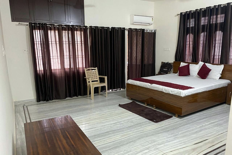 Bedroom 1, Kashi Vas Super Rooms, Varanasi