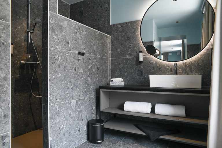 Bathroom 5, La Villa du Lac, Savoie
