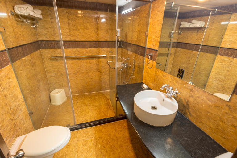 Bathroom 5, The Nagpur Ashok, Nagpur