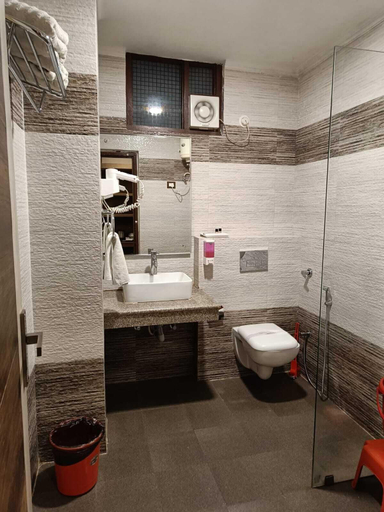 Bathroom 4, Hotel King Castle, Kangra