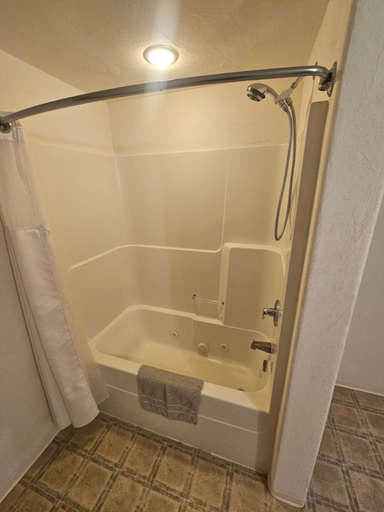 Bathroom 4, Williston Lake Resort, Peace River