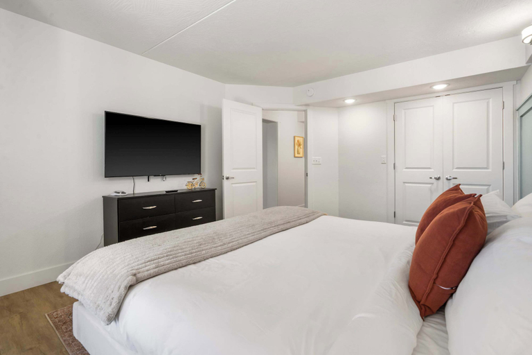 Bedroom 2, Poolside Near the Landing For 2, Taney