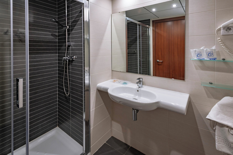 Bathroom 4, 4R Playa Park, Tarragona