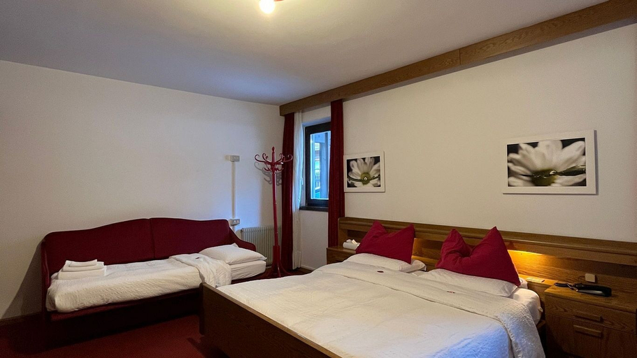 Bedroom 2, Hotel La Baita, Trento