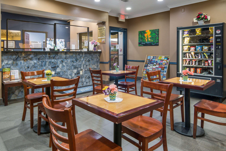 Food & Drinks, Rodeway Inn Carrollton I-35E, Dallas