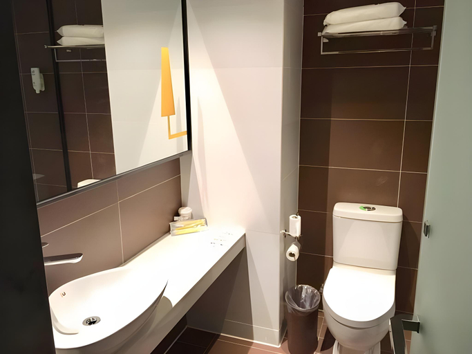 Bathroom 4, IU Hotel Zhongshan Dongfeng KFC, Zhongshan
