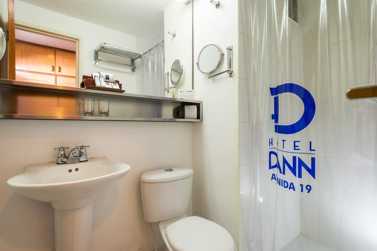 Bathroom 4, Hotel Dann Av. 19, Santafé de Bogotá