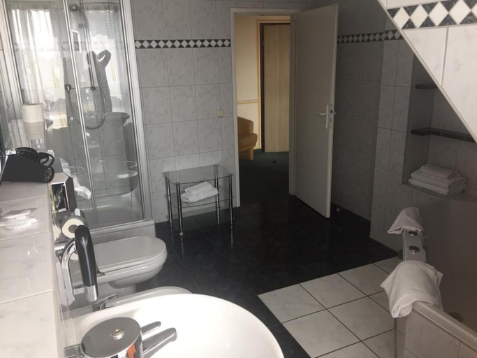 Bathroom 3, Hotel Ristorante La Terrazza, München