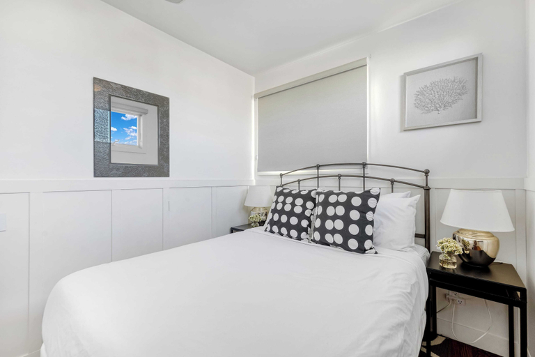 Bedroom 3, Twin Dolphins by Avantstay Steps to Beach Deck, Orange
