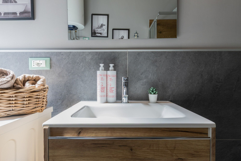 Bathroom 5, Pala Olimpico Apartment by Wonderful Italy, Torino